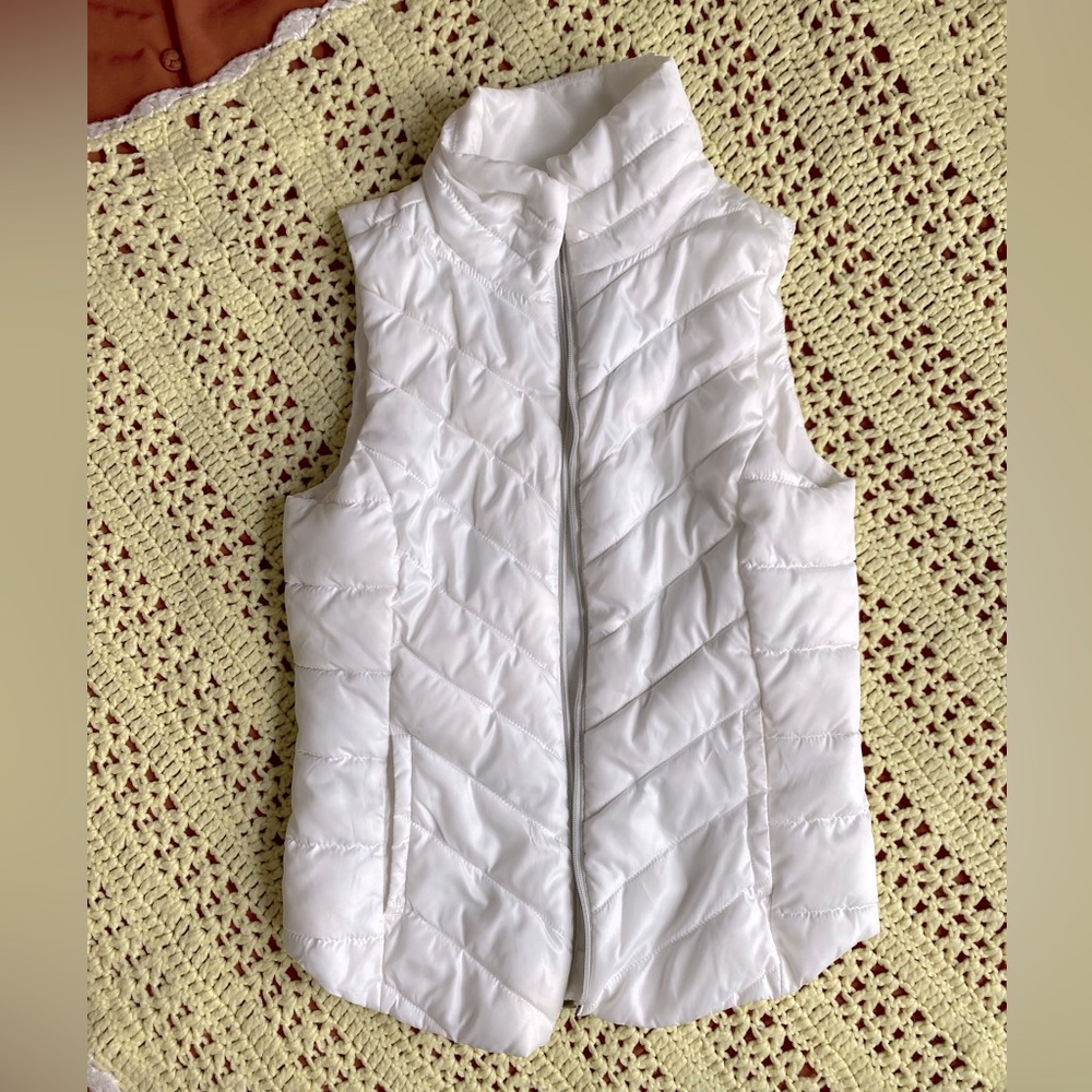 - Womans white puffer vest
